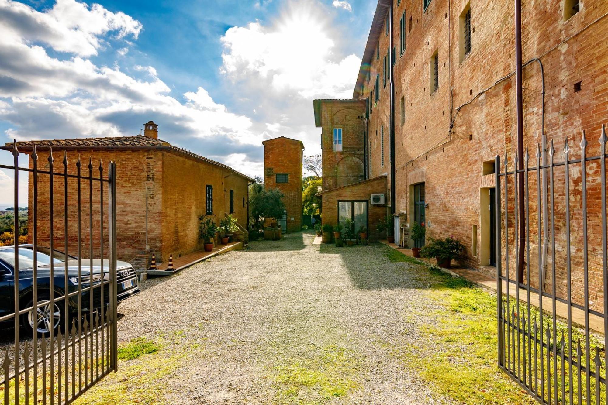 Porta Romana Elegant Apartments With Private Parking! Siena Exteriér fotografie
